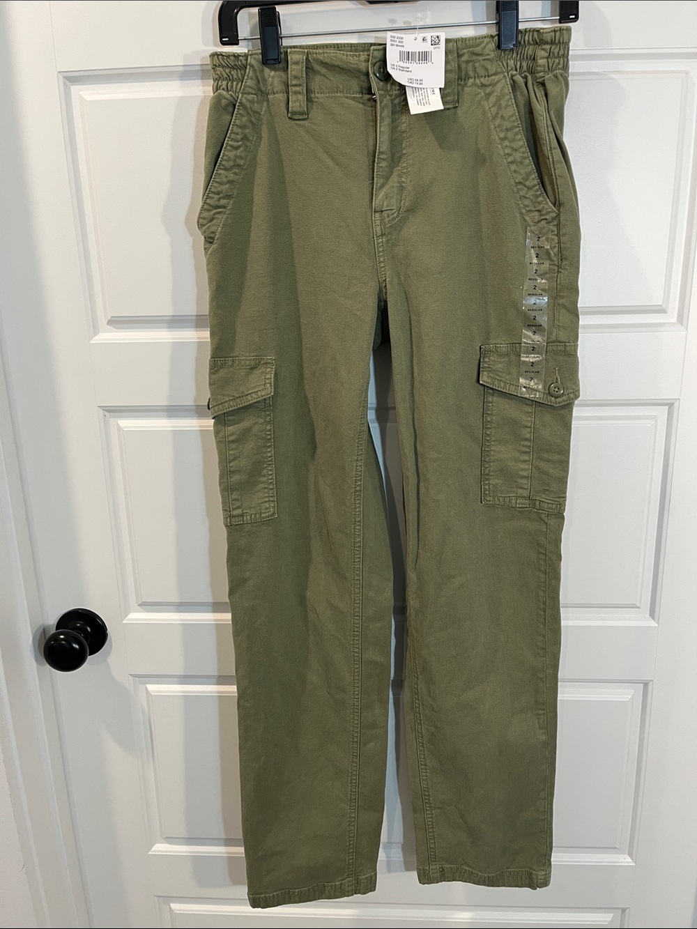 American Eagle High Rise Stretch cargo style jeans size 2 nwt